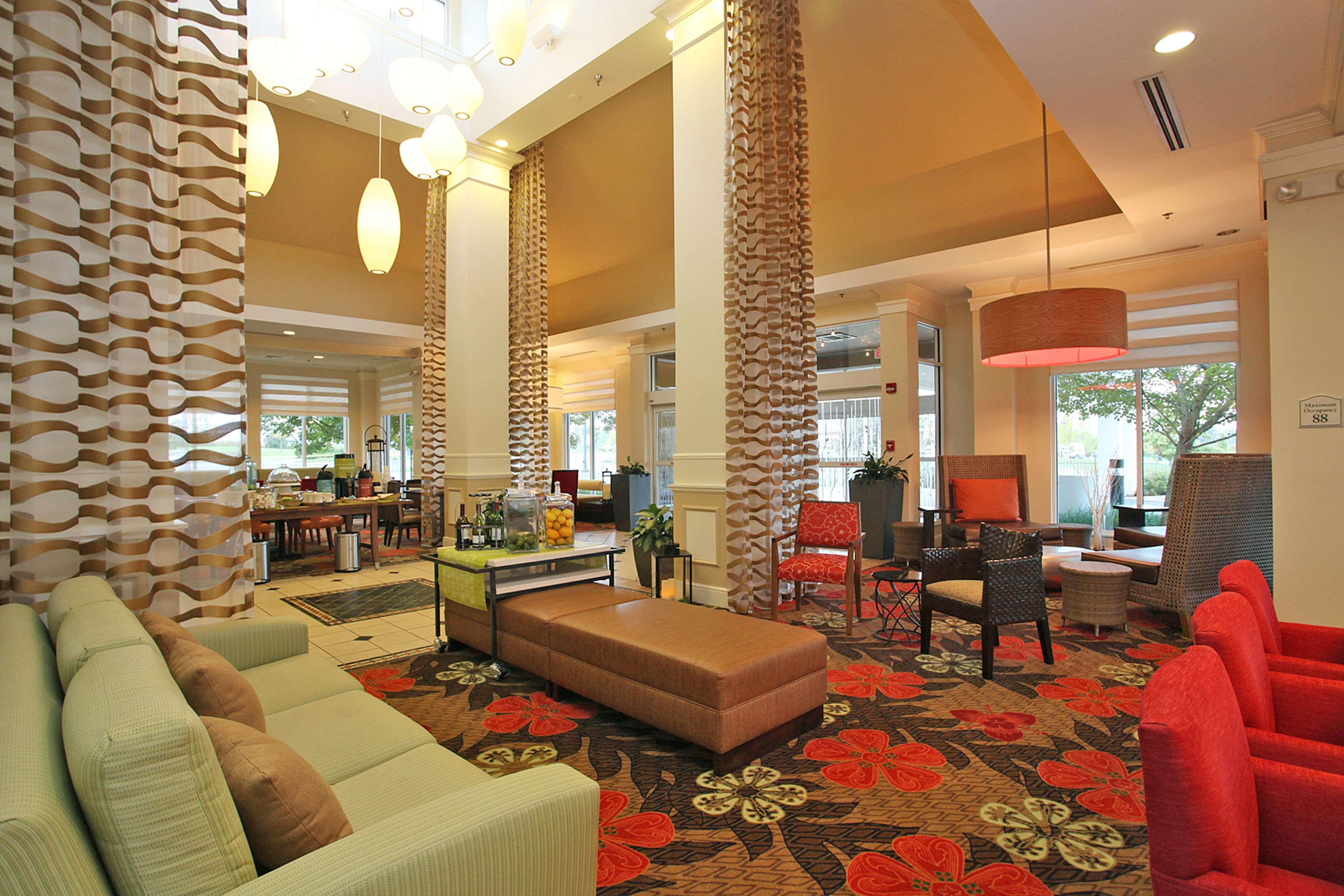 Hilton Garden Inn Честъртън Екстериор снимка