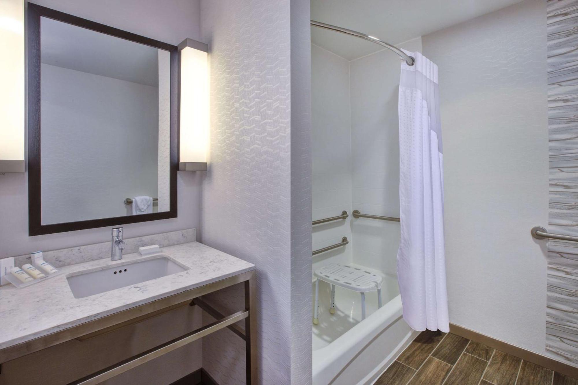 Hilton Garden Inn Честъртън Екстериор снимка