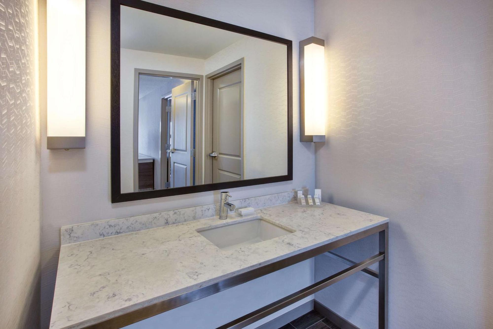 Hilton Garden Inn Честъртън Екстериор снимка