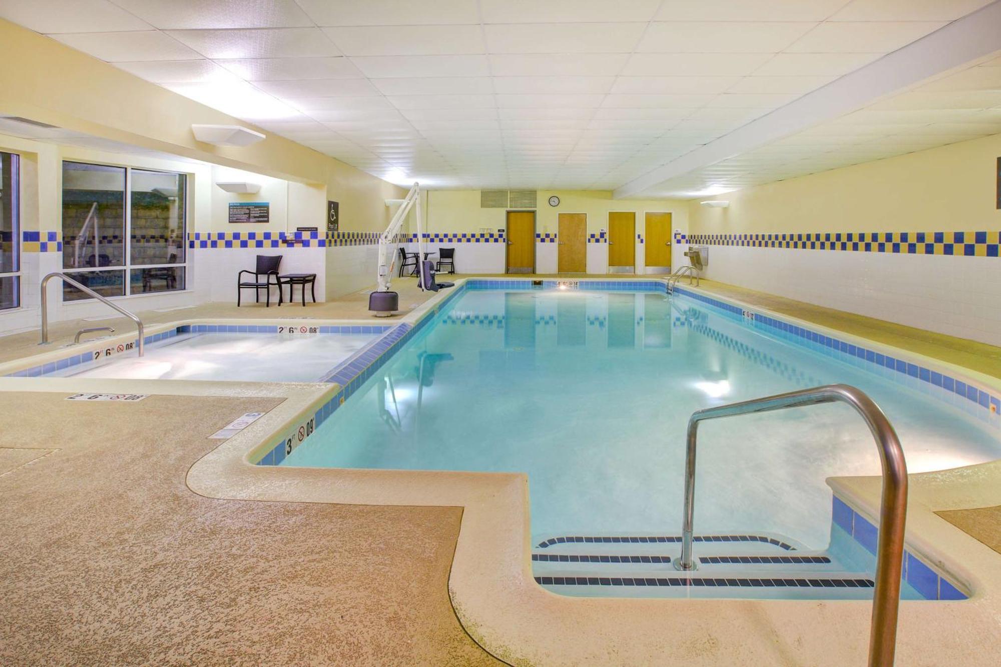 Hilton Garden Inn Честъртън Екстериор снимка
