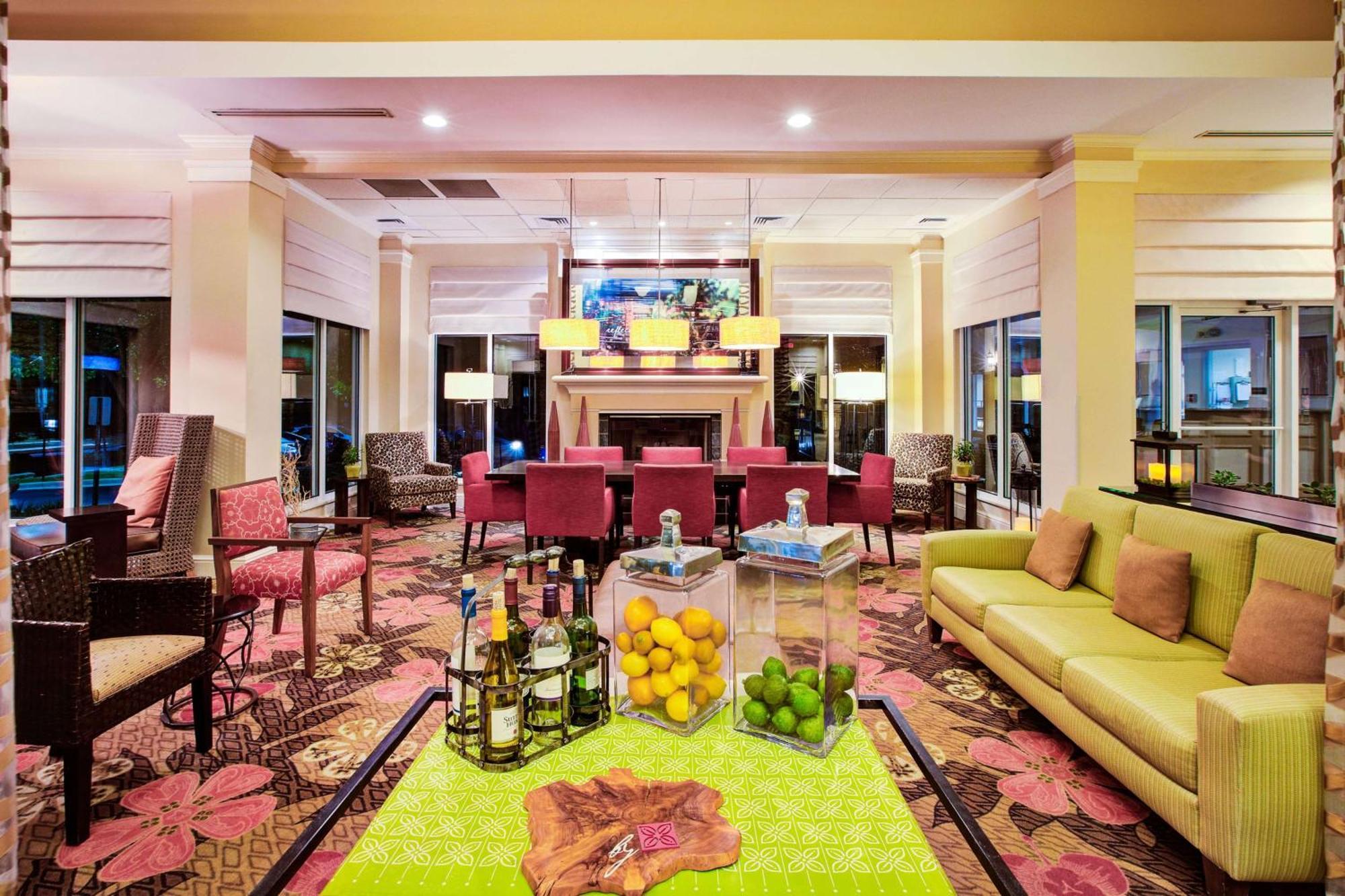 Hilton Garden Inn Честъртън Екстериор снимка