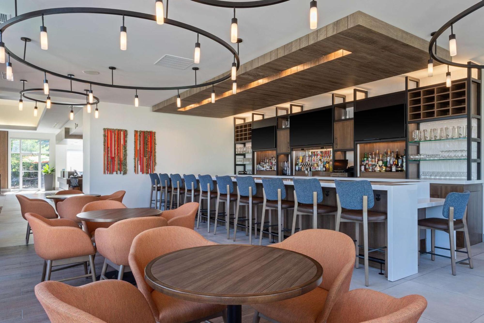 Hilton Garden Inn Честъртън Екстериор снимка