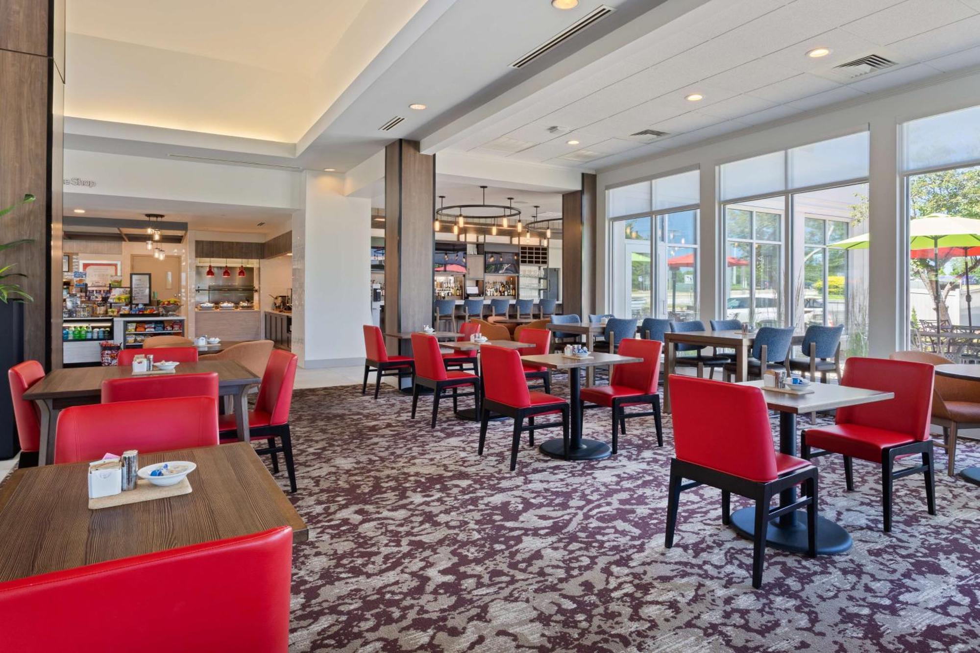 Hilton Garden Inn Честъртън Екстериор снимка