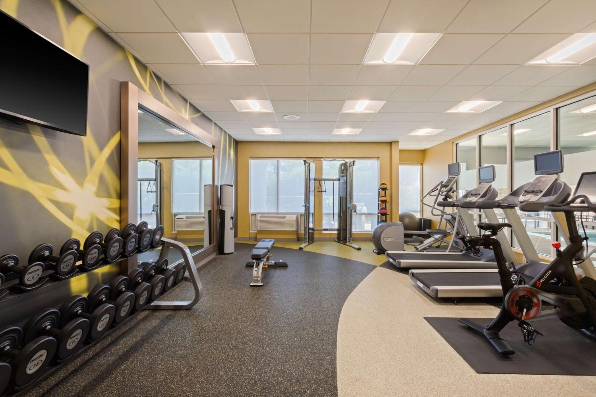 Hilton Garden Inn Честъртън Екстериор снимка