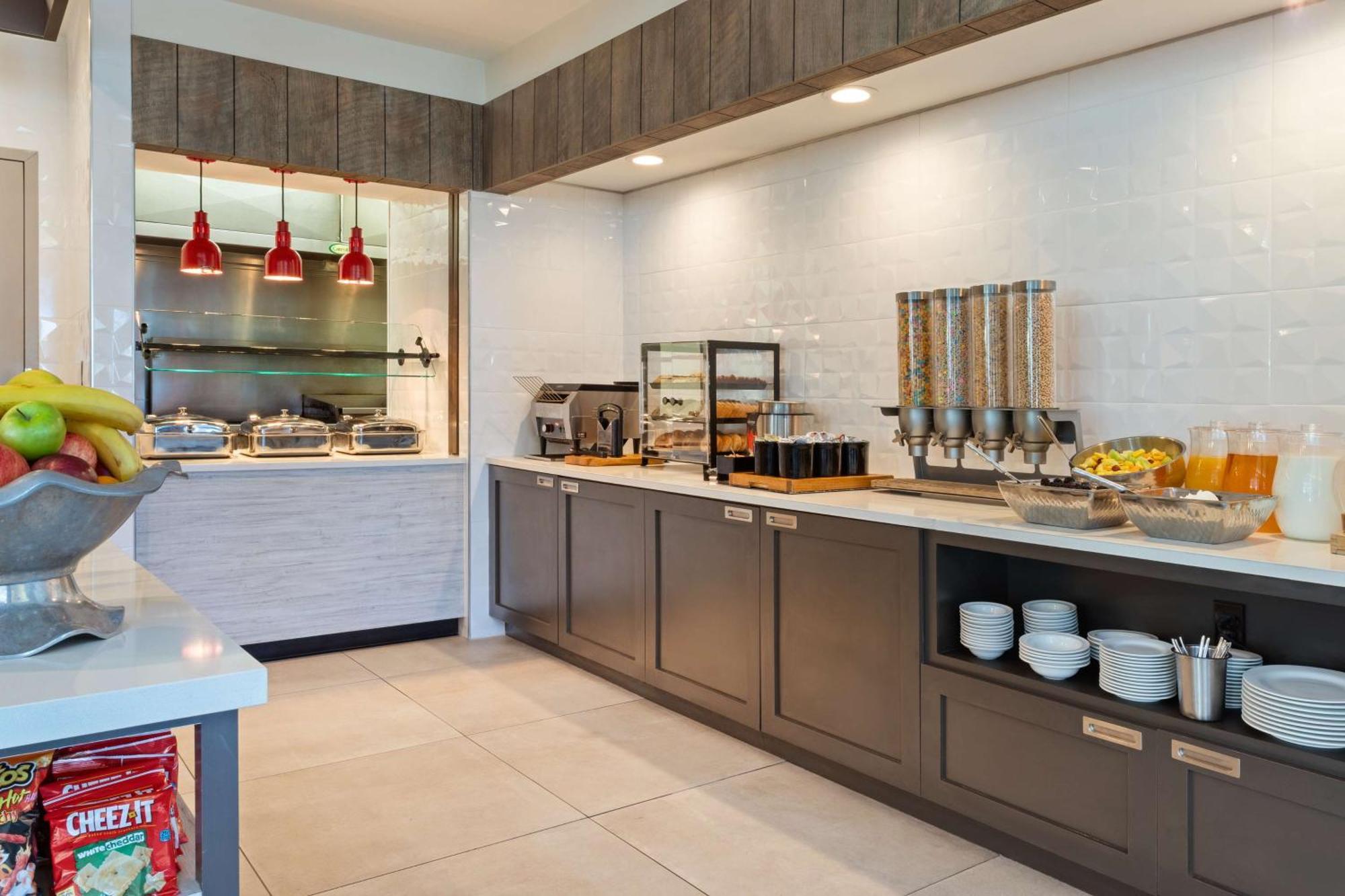 Hilton Garden Inn Честъртън Екстериор снимка